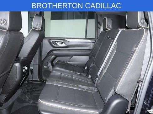 Used 2023 GMC Yukon XL SLT AWD/4WD image 30