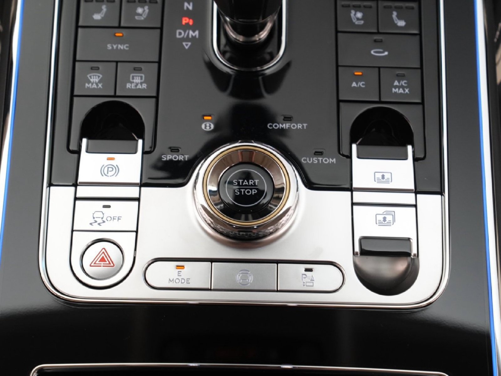 Used 2026 Bentley Flying Spur Azure AWD/4WD image 36