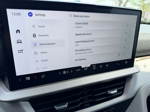 New 2026 Ford Explorer Active RWD image 24