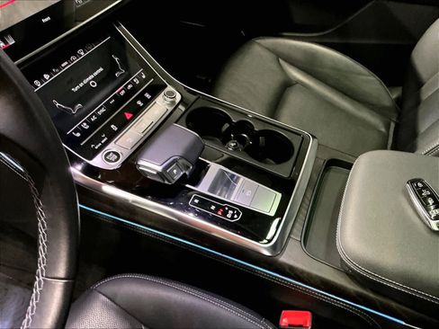 Used 2023 Audi Q8 Prestige w/ Prestige Package image 19