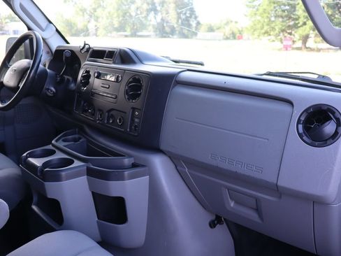 Used 2014 Ford E-250 and Econoline 250 w/ Power Group RWD image 20