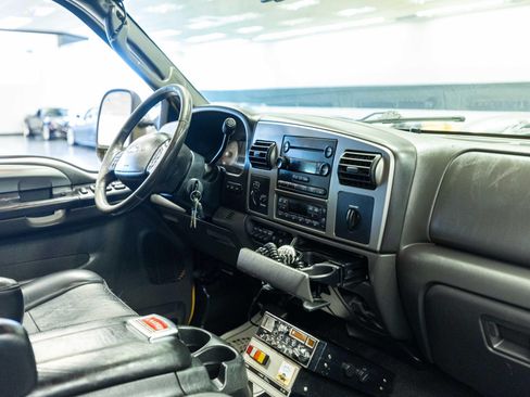 Used 2006 Ford F350 Lariat AWD/4WD image 16