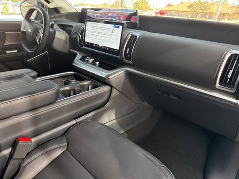 New 2025 Ford Expedition Platinum image 12