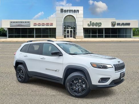 Certified 2022 Jeep Cherokee Latitude AWD/4WD image 2