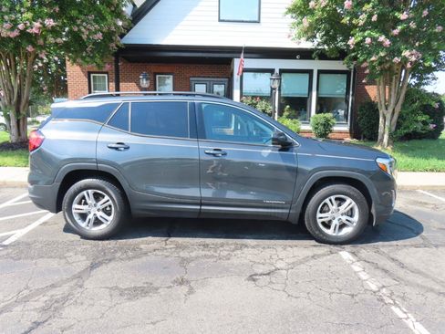 Used 2018 GMC Terrain SLE w/ Infotainment Package I FWD image 9