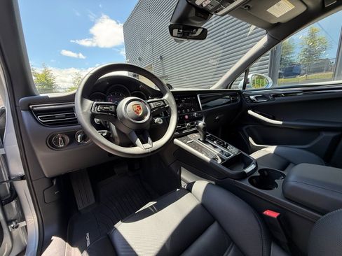 Certified 2026 Porsche Macan Turbo AWD/4WD image 4