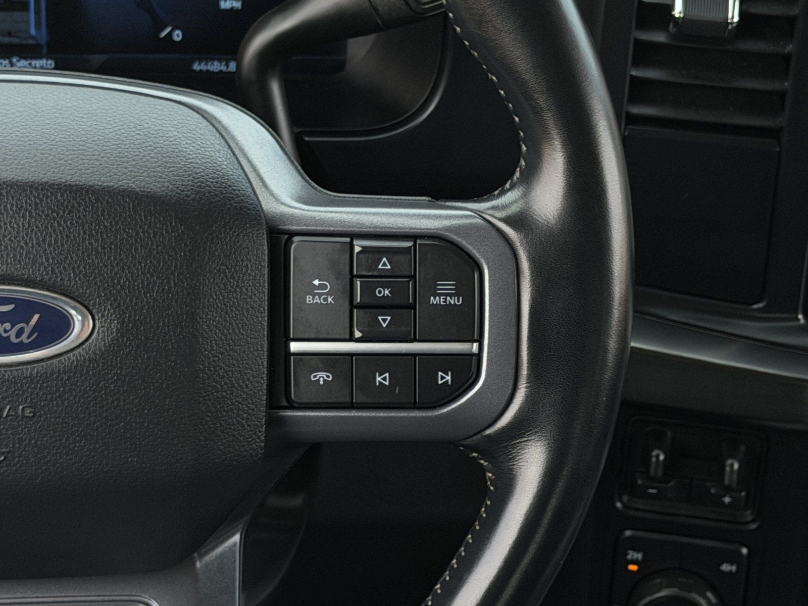 Used 2023 Ford F250 Lariat w/ Black Appearance Package AWD/4WD image 18