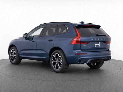 Certified 2026 Volvo XC60 B5 Core w/ Climate Package AWD/4WD image 3