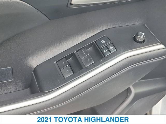 Used 2021 Toyota Highlander XSE FWD image 13