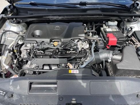 Used 2022 Toyota Camry SE image 6