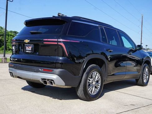 Used 2026 Chevrolet Traverse LT AWD/4WD image 4