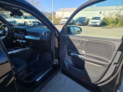 Used 2025 Mercedes-Benz GLB 250 4MATIC image 12