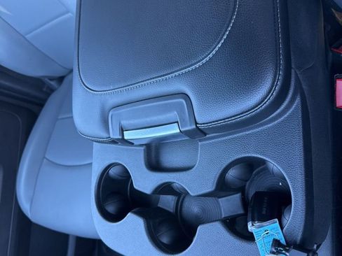 Used 2024 RAM 2500 Tradesman w/ Chrome Appearance Group image 32