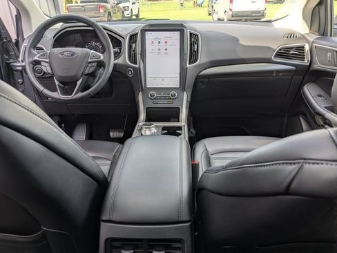 Used 2023 Ford Edge SEL w/ Convenience Package AWD/4WD image 4