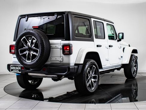 Used 2024 Jeep Wrangler Unlimited image 10