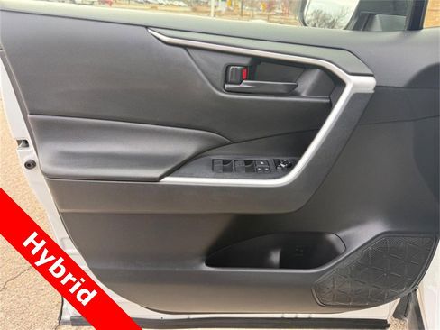Used 2022 Toyota RAV4 LE image 19