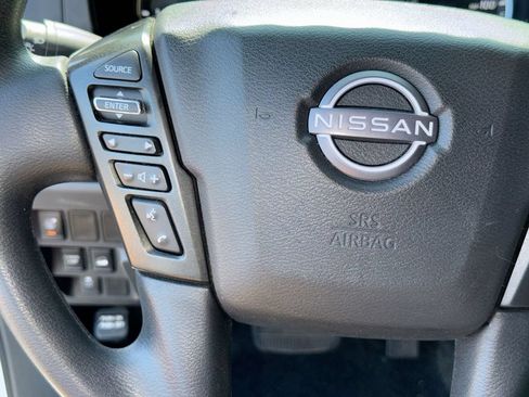 Used 2025 Nissan Frontier SV AWD/4WD image 17