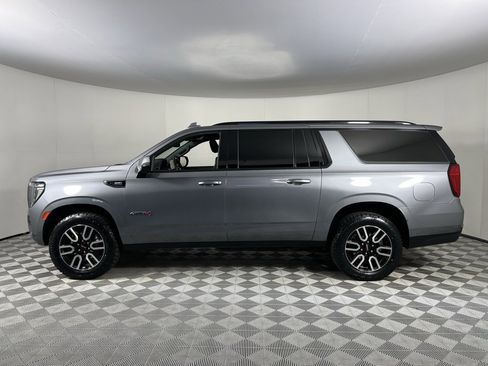Used 2022 GMC Yukon XL AT4 image 10