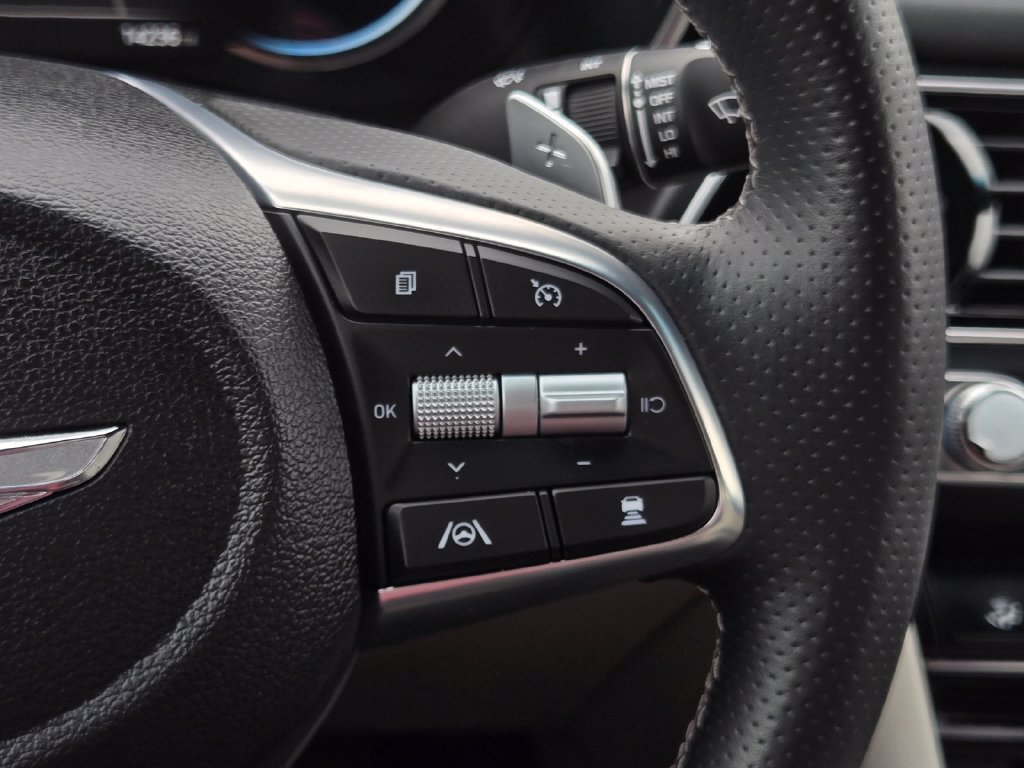 Used 2023 Genesis G70 2.0T RWD image 22