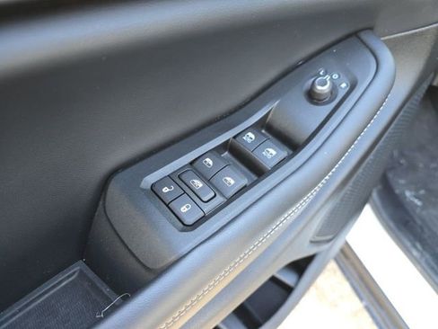 Used 2024 Jeep Grand Cherokee Laredo X image 13