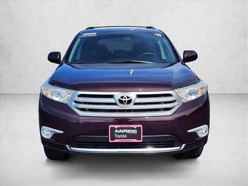 Used 2011 Toyota Highlander SE w/ Tow Pkg FWD image 2