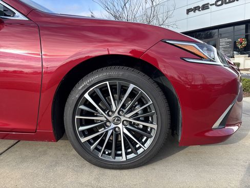 Certified 2025 Lexus ES 350 w/ Premium Package image 13