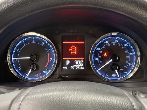 Used 2017 Toyota Corolla LE image 21