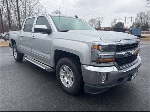 Used 2018 Chevrolet Silverado 1500 LT w/ All Star Edition image 3