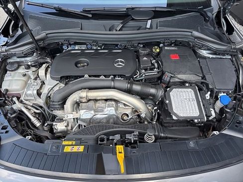 Used 2025 Mercedes-Benz GLA 250 4MATIC image 43