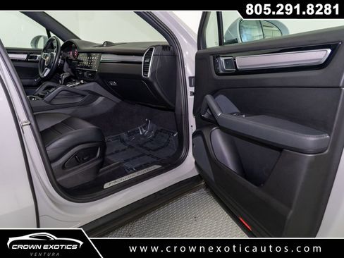 Used 2023 Porsche Cayenne Platinum Edition image 45