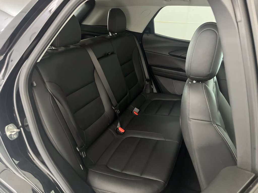 Used 2021 Chevrolet TrailBlazer LT w/ Premium Seating Package AWD/4WD image 21