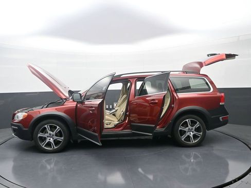Used 2015 Volvo XC70 T6 w/ Proximity Package AWD/4WD image 40
