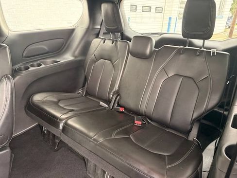 Used 2025 Chrysler Pacifica Select FWD image 14