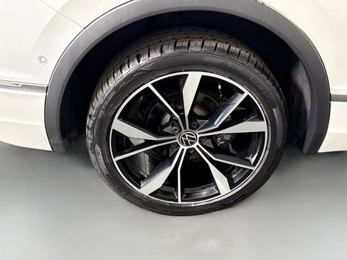 Used 2024 Volkswagen Tiguan SEL R-Line image 33
