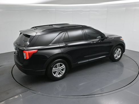 Certified 2024 Ford Explorer XLT RWD image 34