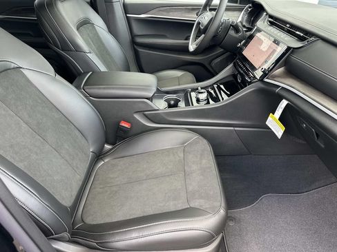 New 2026 Jeep Grand Cherokee Altitude AWD/4WD image 14