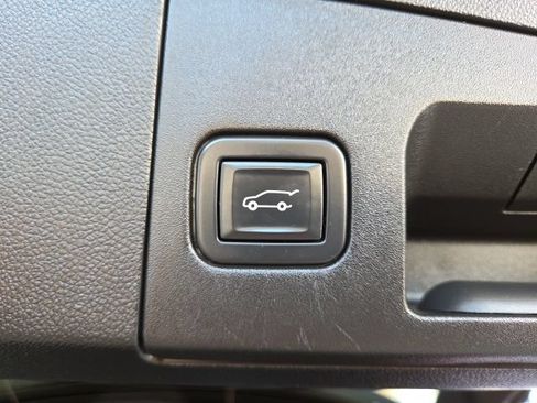 Used 2021 Cadillac XT4 Premium Luxury w/ Sun And Sound Package AWD/4WD image 37