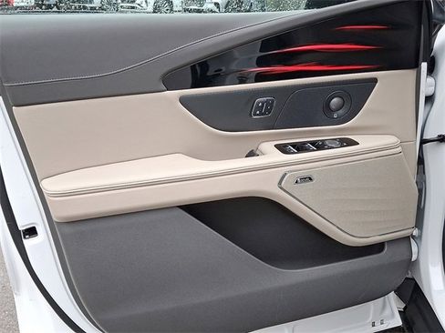 Used 2024 Lincoln Nautilus Reserve w/ Equipment Group 202A image 12