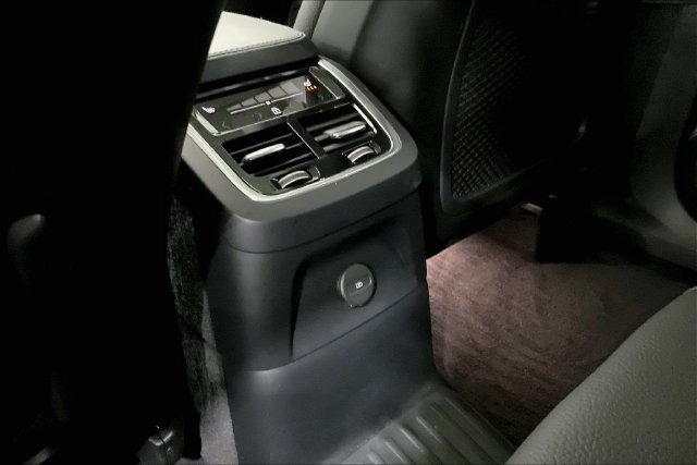 Certified 2024 Volvo XC90 T8 Plus w/ Protection Package Premier AWD/4WD image 37
