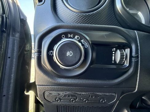 Used 2024 Jeep Wrangler Unlimited Rubicon w/ Technology Group AWD/4WD image 17