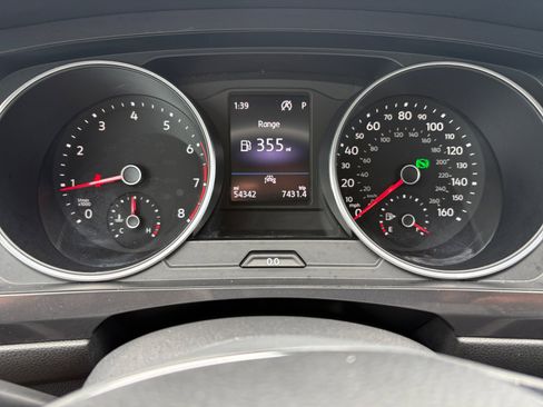 Used 2020 Volkswagen Tiguan SE w/ Panoramic Sunroof Package FWD image 18