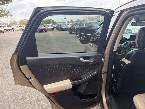 Used 2020 Ford Escape Titanium image 23