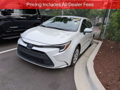 Certified 2024 Toyota Corolla LE FWD image 4