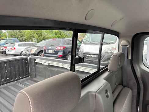 Used 2015 Nissan Frontier PRO-4X w/ Pro-4x Graphics Package AWD/4WD image 26