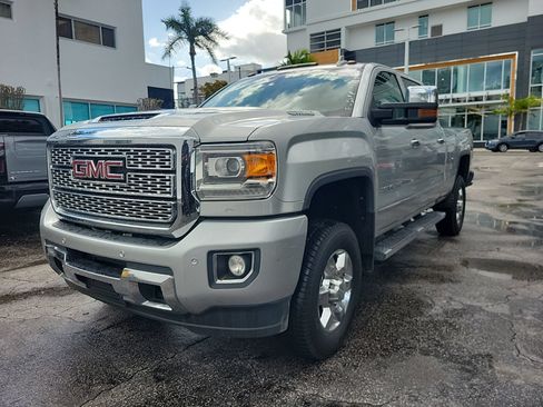 Used 2018 GMC Sierra 2500 Denali w/ Duramax Plus Package AWD/4WD image 2