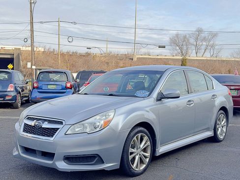 Used 2013 Subaru Legacy 2.5i Premium AWD/4WD image 2