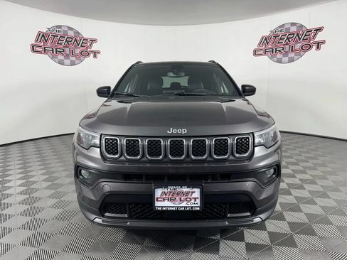 Used 2024 Jeep Compass Latitude AWD/4WD image 2
