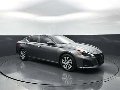Used 2025 Nissan Altima 2.5 S FWD image 1
