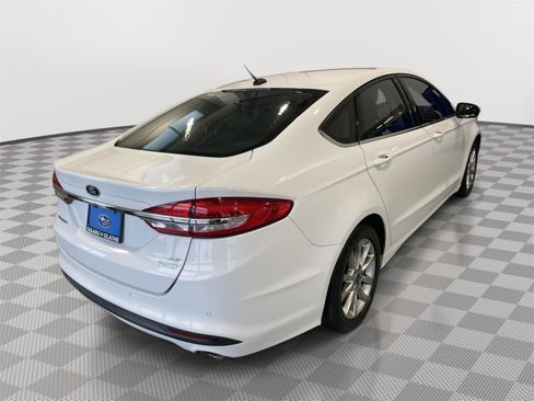Used 2017 Ford Fusion SE w/ Fusion SE Technology Package FWD image 15