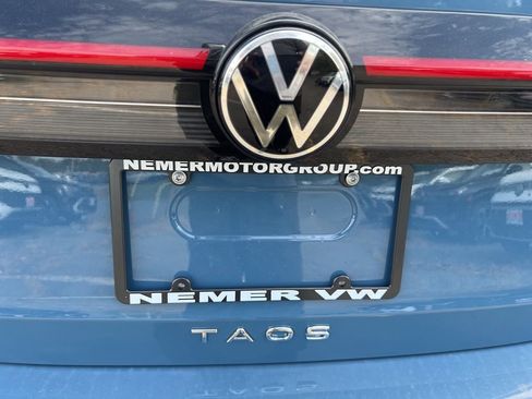 New 2025 Volkswagen Taos SE image 9